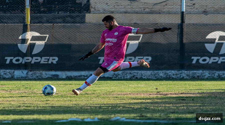 足球无插件在线观看视频🔥 汗水与荣耀交织，每一场赛事都是生命的狂欢！